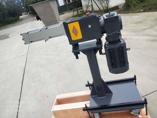 Vibrierendes drehendes Material der Doppelschneckenextruder-Seitenzufuhr-D2 für WPC-Extruder