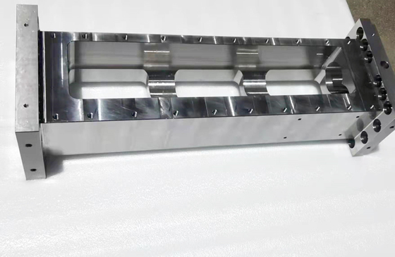 CNC-Bearbeitung von Zwillingschrauben-Extruderfässern für die Kunststoffindustrie